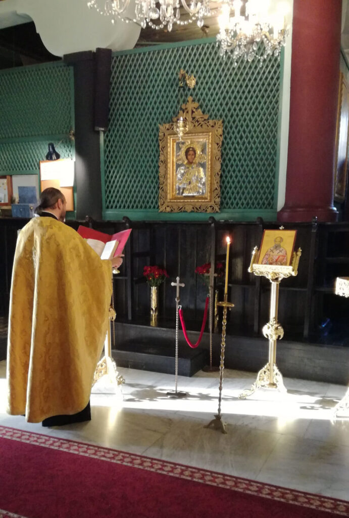 Отслужване на акатист пред чудотворната икона на св. Георги Победоносец