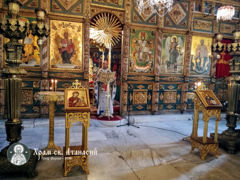Отец Теодор Стойчев изнася проповед в Неделя Месопустна в храм "Св. Атанасий"
