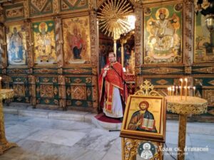 Отец Ясен изнася проповед