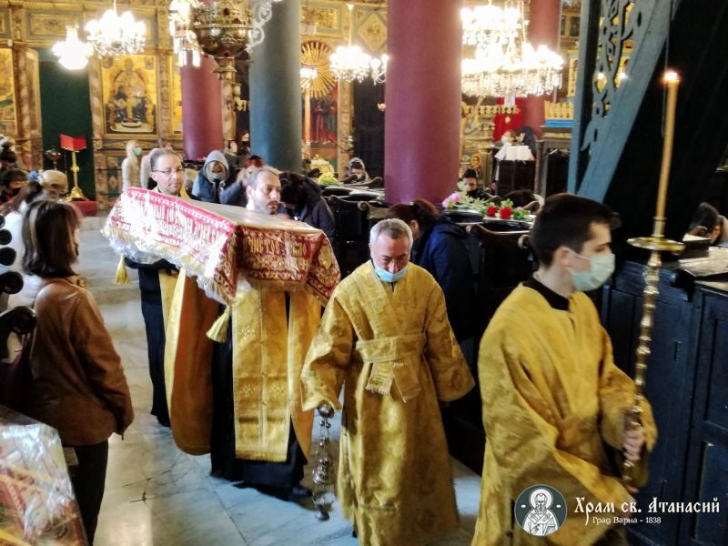 Велики петък - изнасяне на св. Плащаница