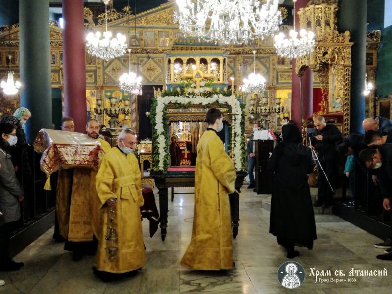 Велики петък - изнасяне на св. Плащаница