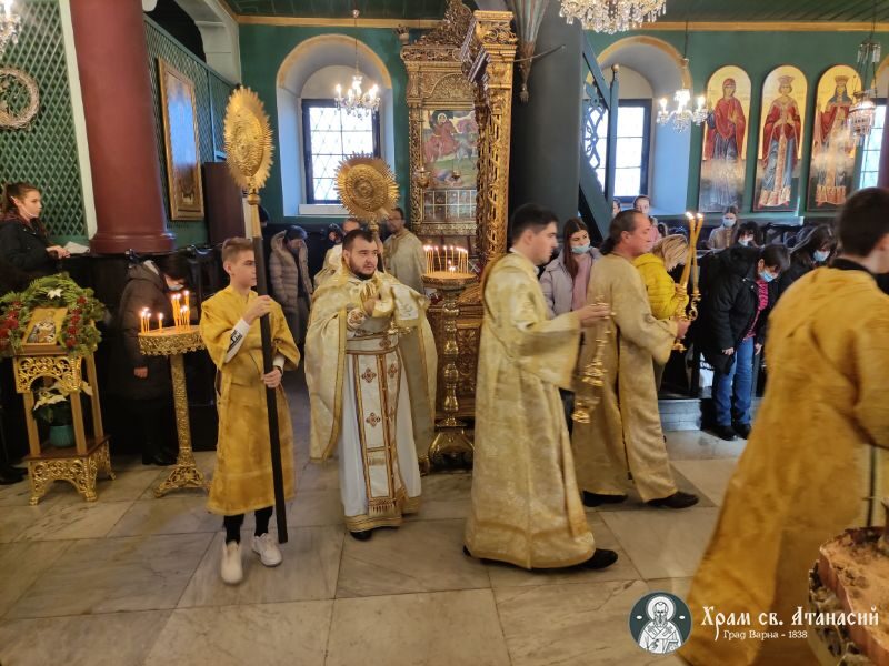Архиерейска света Литургия в Неделя преди Богоявление в храм "Св. Атанасий" - Варна
